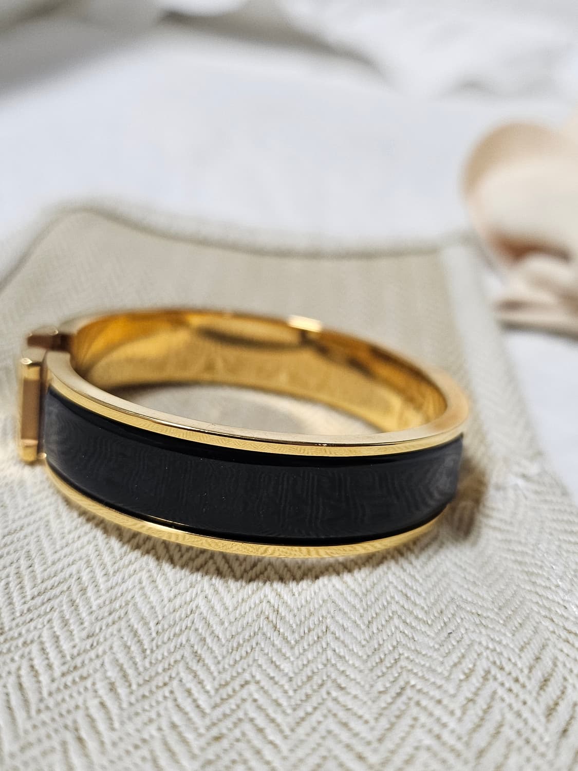 에르메스 클릭아슈 블랙골드 상품이미지3