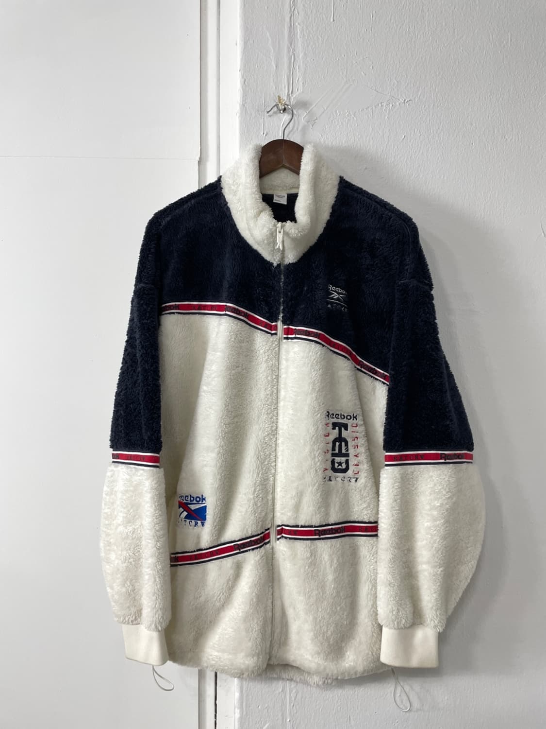 리복x로맨틱 크라운 RMC 플리스 자켓 상품이미지1