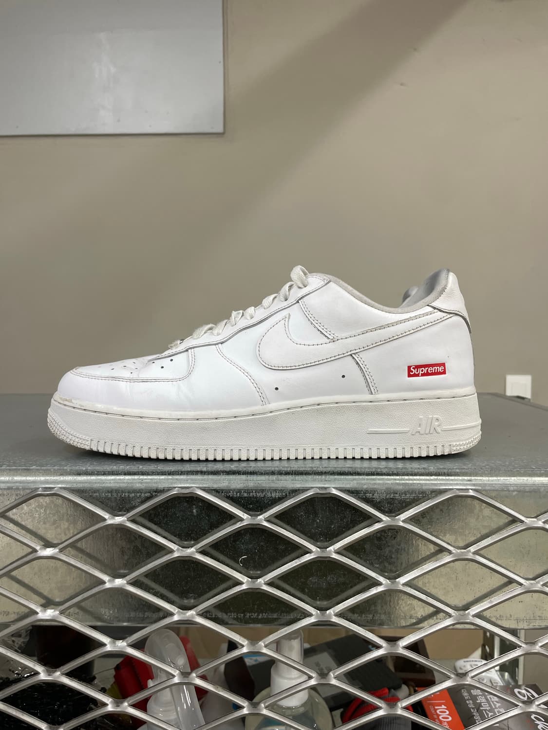 나이키 X 슈프림 에어포스 1 화이트 275 상품이미지1