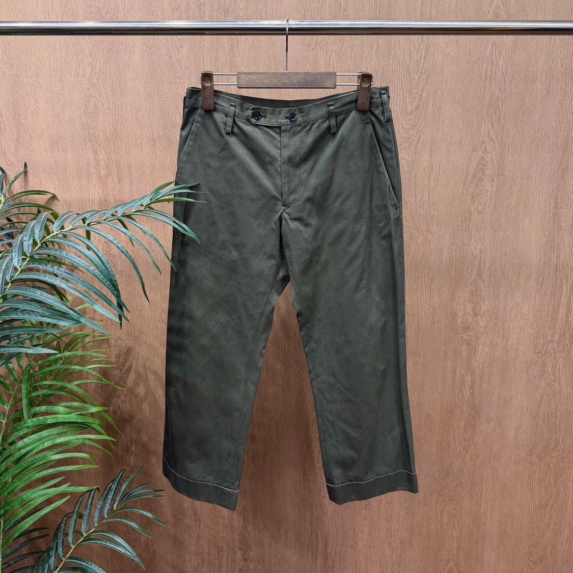 요지 야마모토 치노 팬츠 더블 버튼 클로징 사선 포켓 디테일 카키 상품이미지1