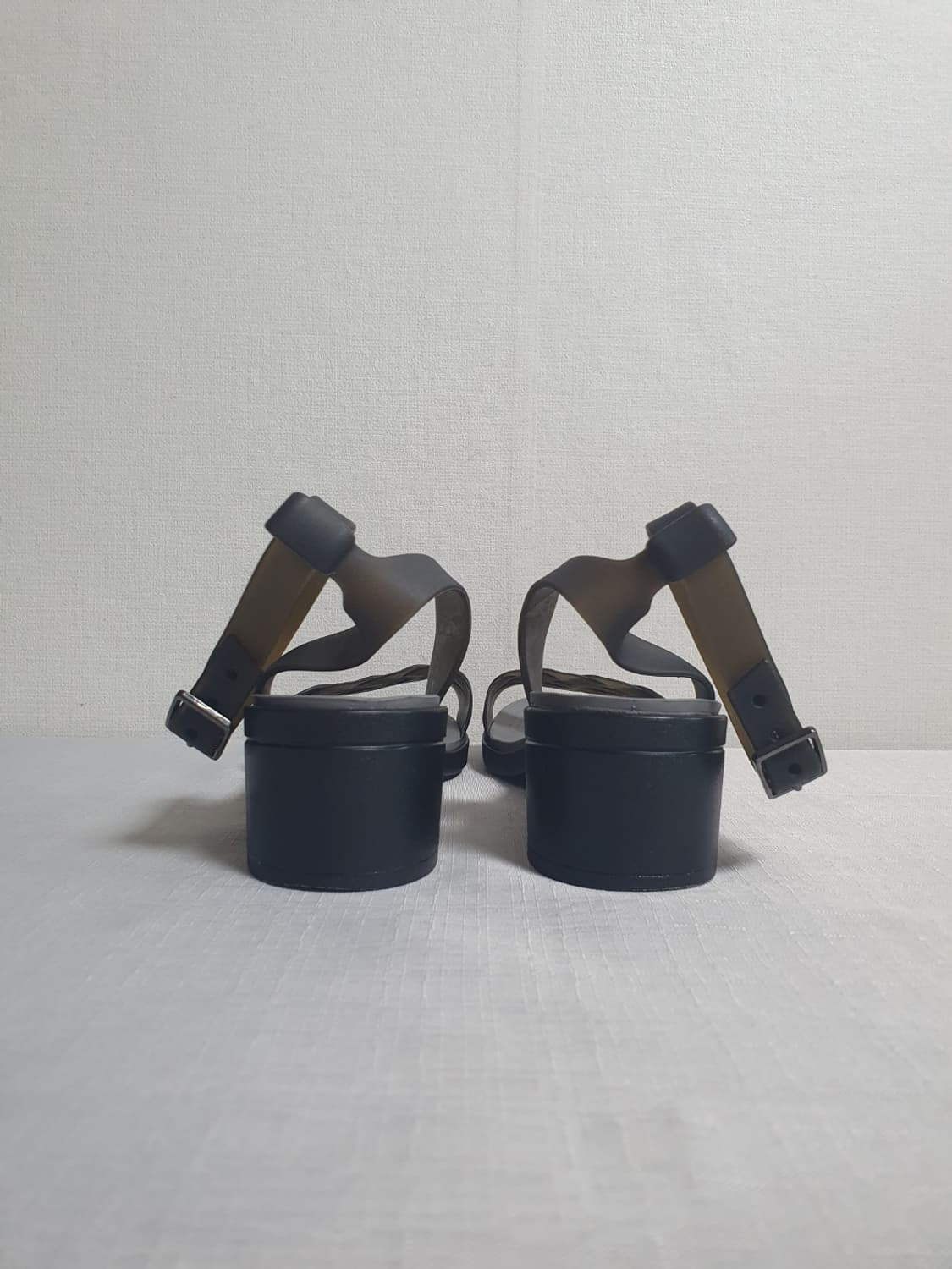 240mm 크록스 이자벨라 블록힐 샌들 클리어 블랙 상품이미지6
