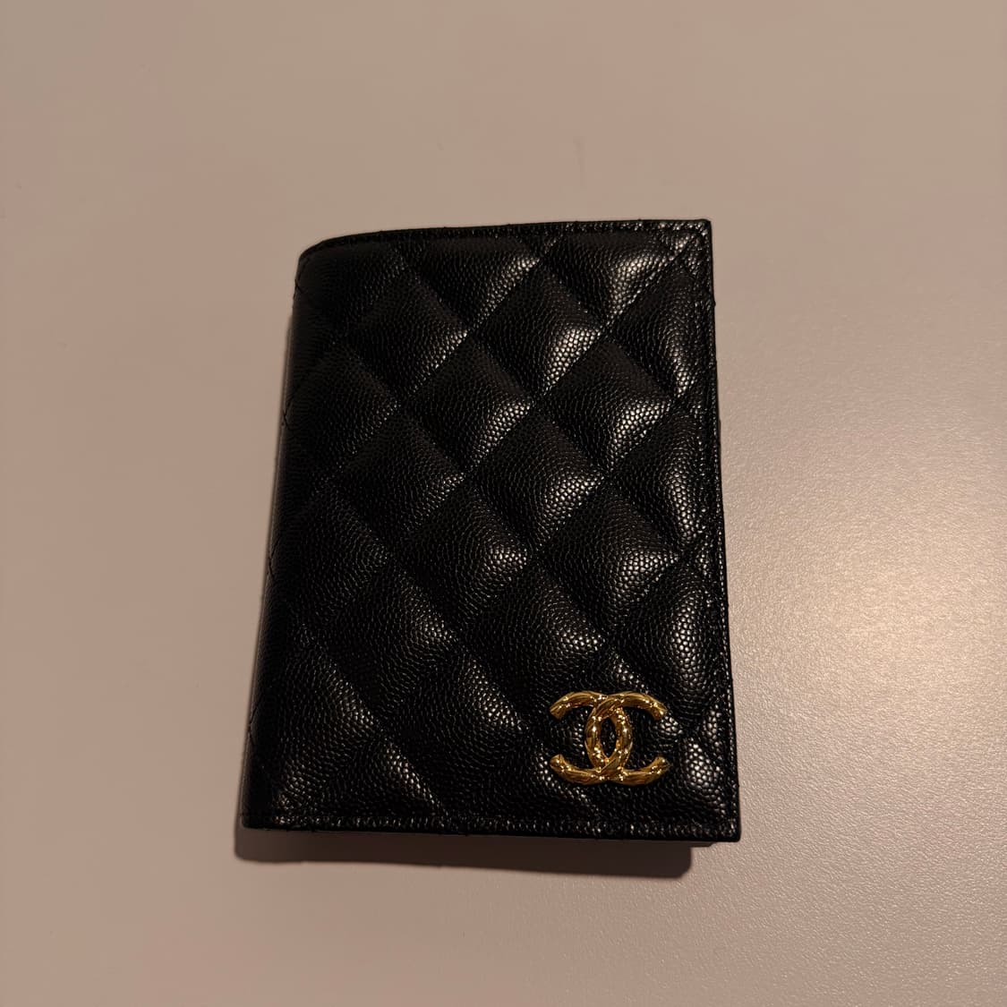 샤넬 골드 로고 캐비어 여권 카드 지갑 블랙 상품이미지3