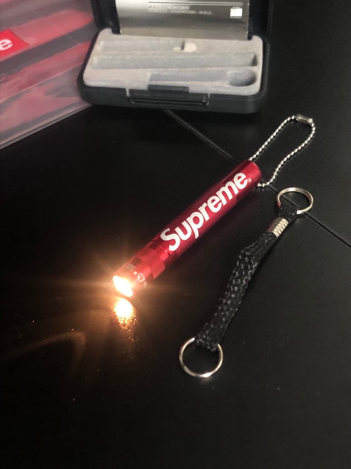 슈프림 x Maglite 맥라이트 솔리테어 키체인 키링 레드 상품이미지1