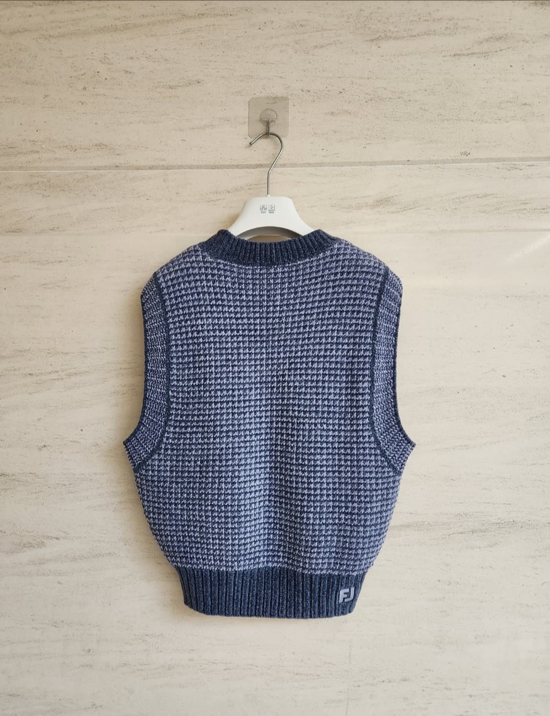 풋조이 벨로아 크롭 니트베스트 66~날씬77사이즈(L) 상품이미지7