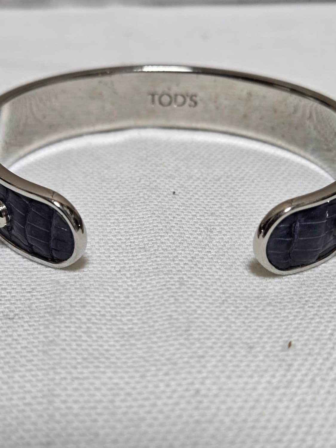 토즈 TOD'S 이탈리아 가죽 뱅글 팔찌 네이비 악어패턴 상품이미지6