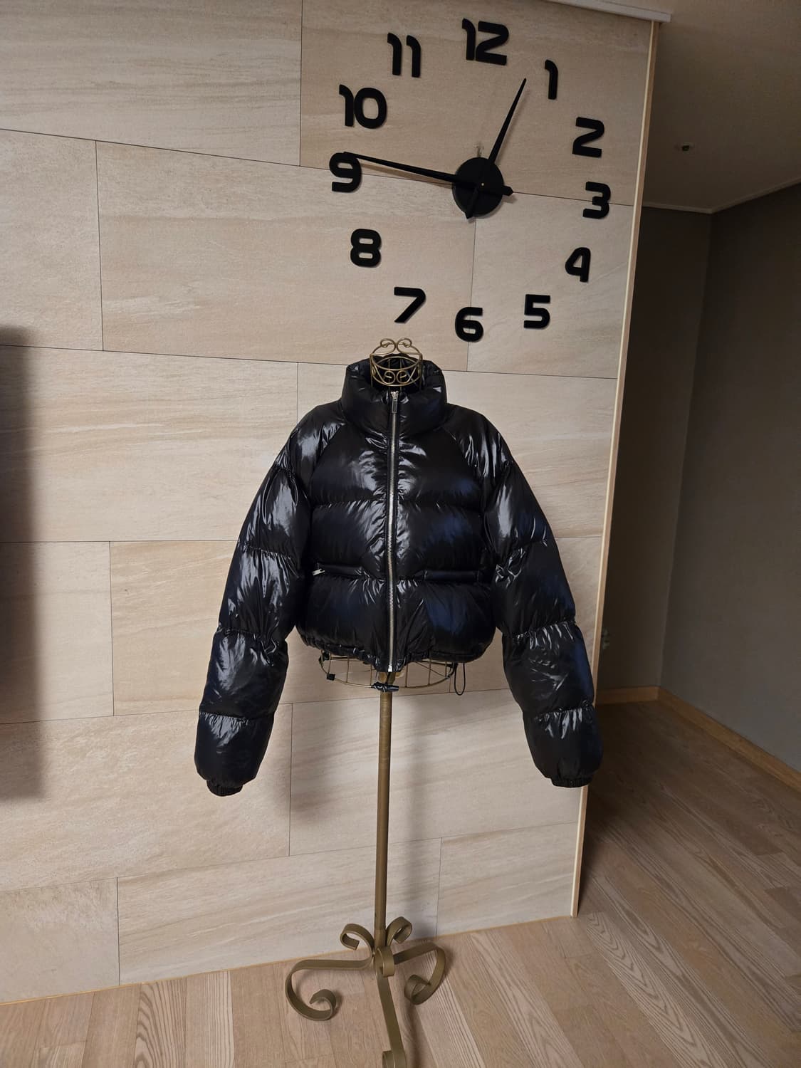 [F] 루즈핏 유광 크롭 덕다운 패딩 상품이미지1