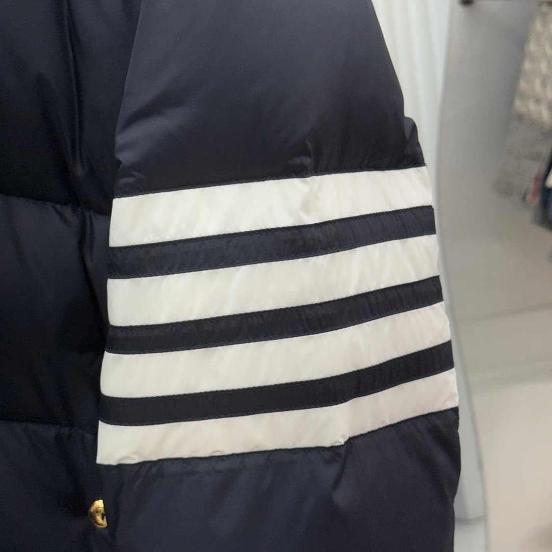 [4] 톰브라운 사선완장 나일론 금장 패딩 상품이미지3