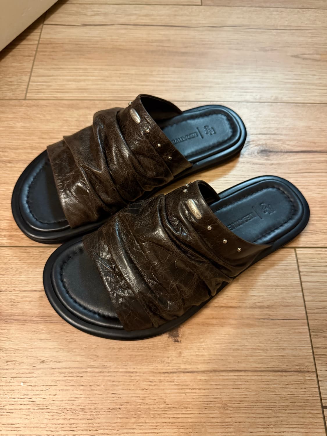 네거티브쓰리 샌들 고트스킨 슬라이드 브라운 2sz 상품이미지1
