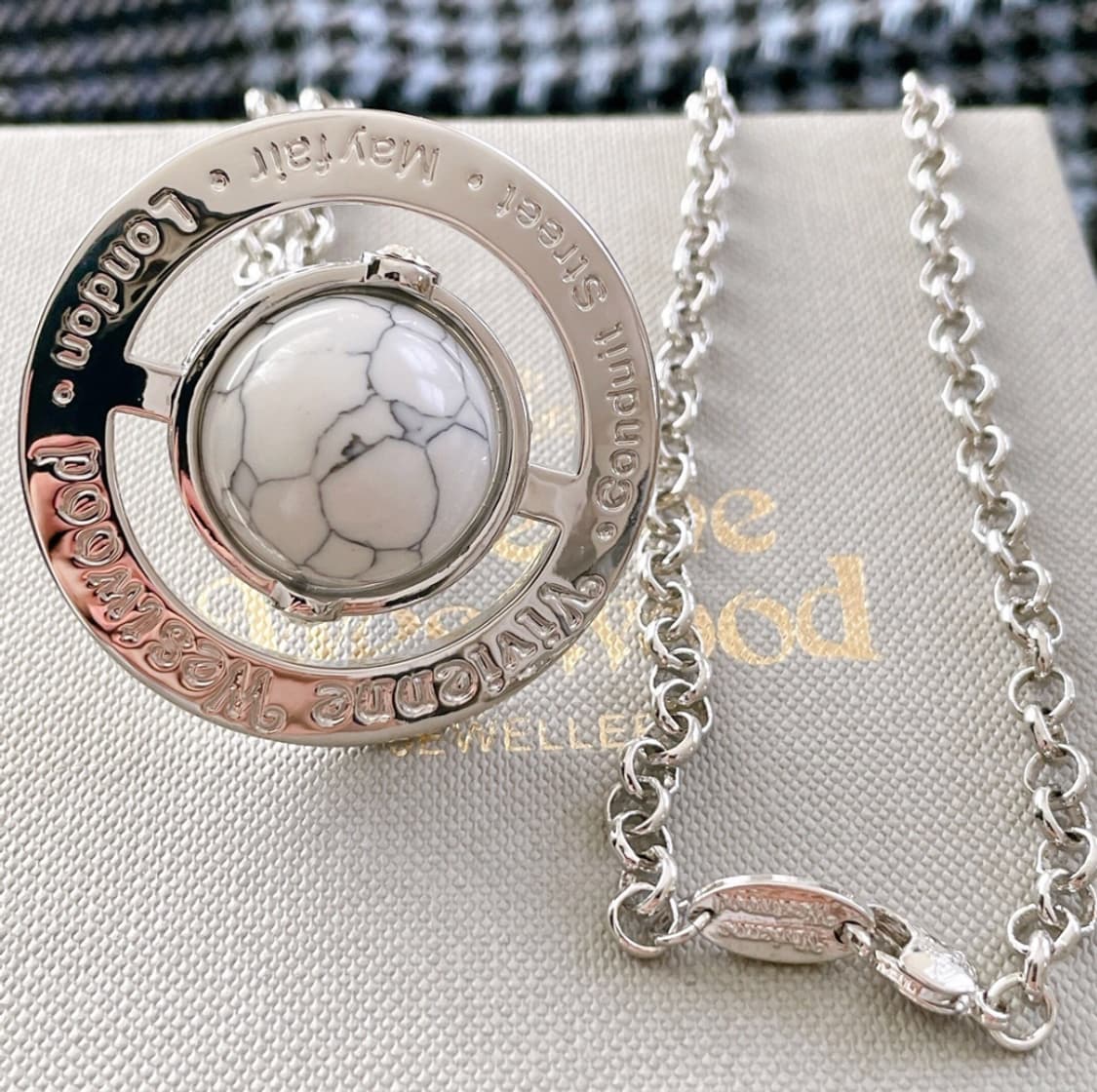 비비안 웨스트우드 아카이브 화이트 대리석 3d orb 팬던트 목걸이 상품이미지2