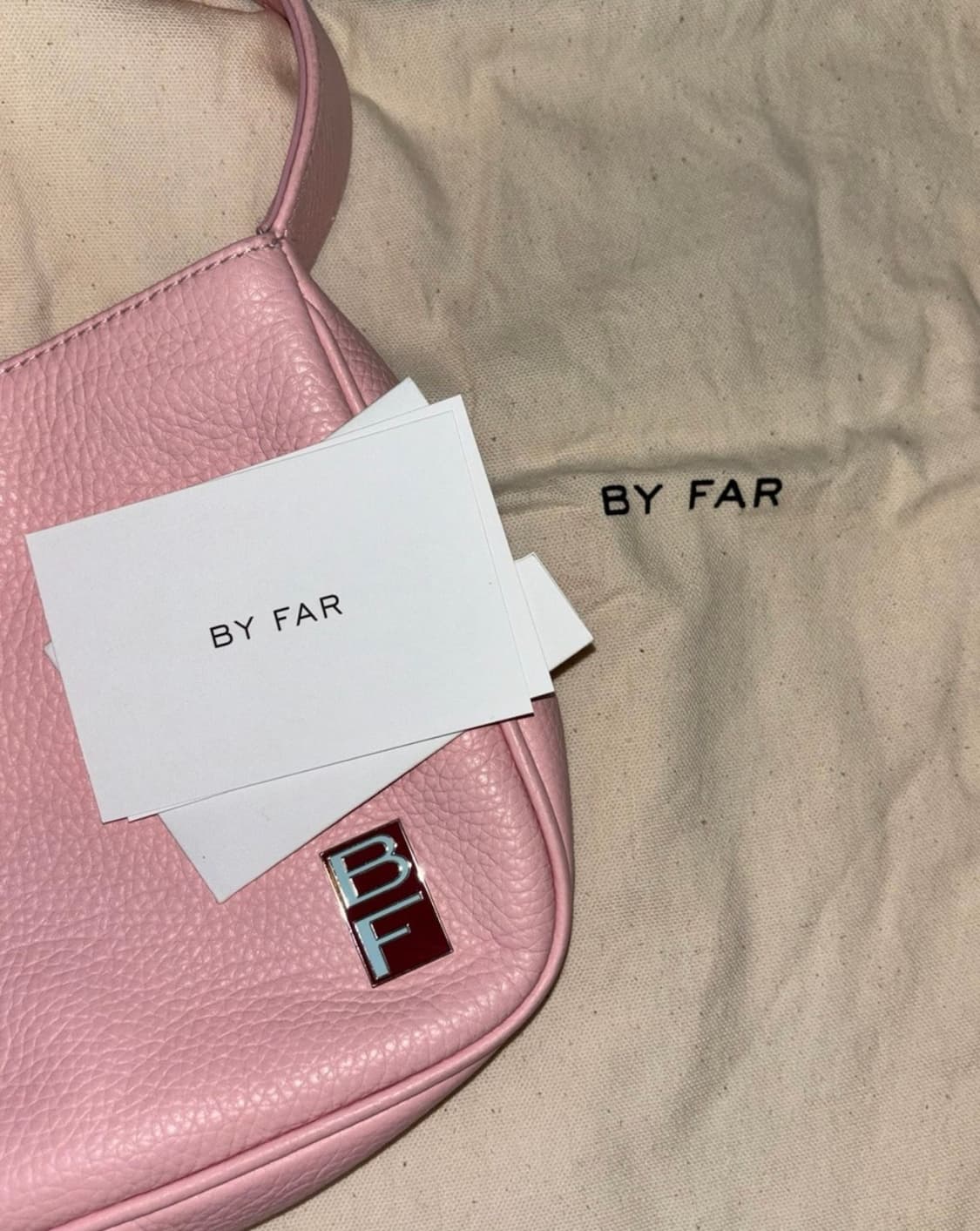 바이파 메탈로고 숄더백 파우더 핑크 상품이미지1