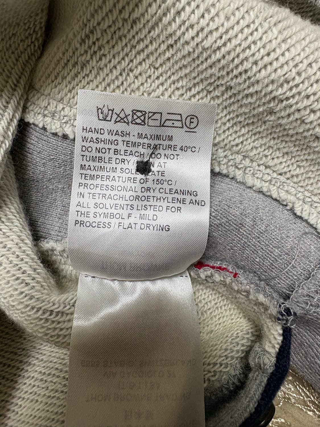 톰브라운 사선완장 맨투맨 그레이 상품이미지10