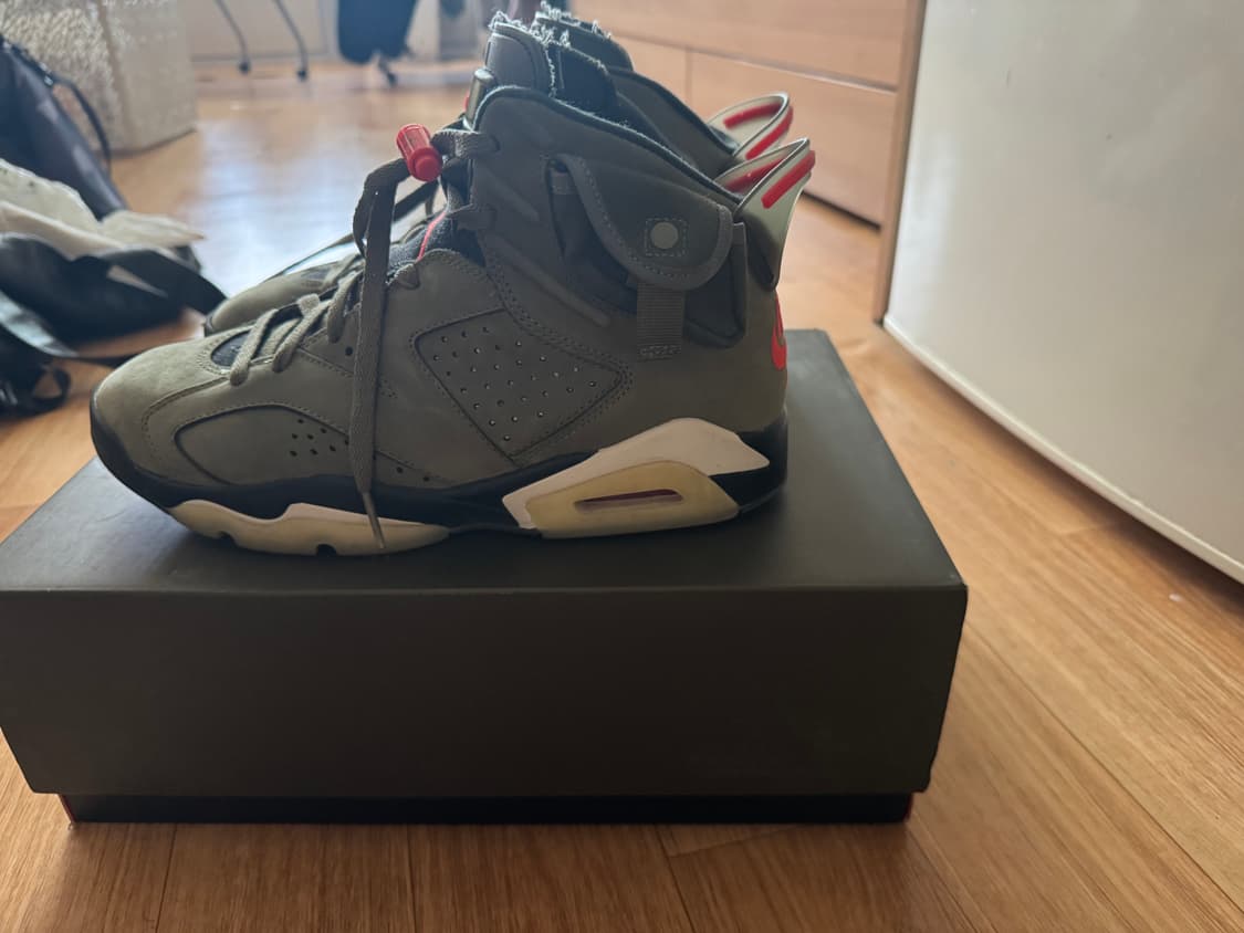 나이키 조던6 x 트래비스스캇 올리브 상품이미지1