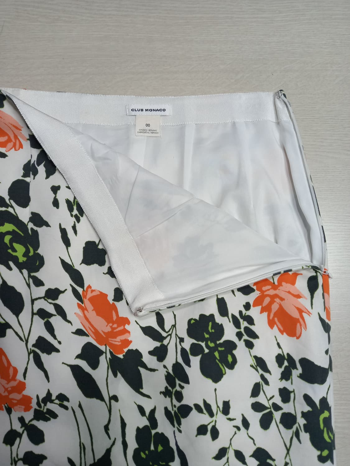 26 CLUB MONACO 부드러운 스판 미디스커트 26-621 상품이미지4