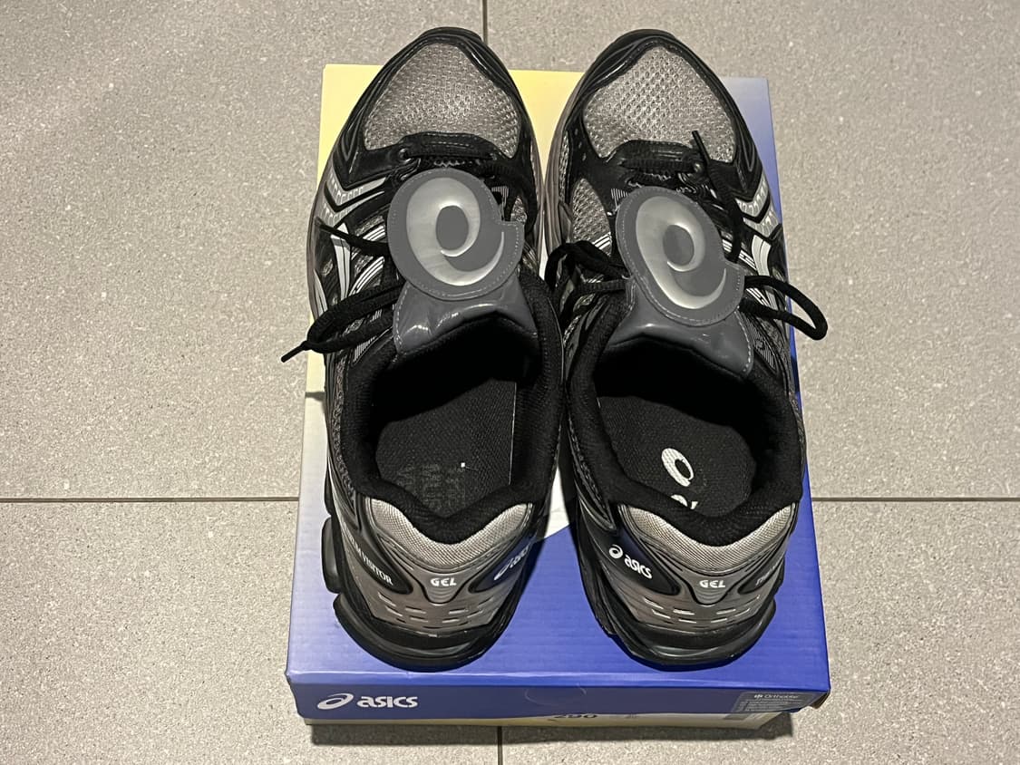 더 뮤지엄 비지터 x 아식스 젤 카야노 14 블랙 클레이 그레이 290 상품이미지4