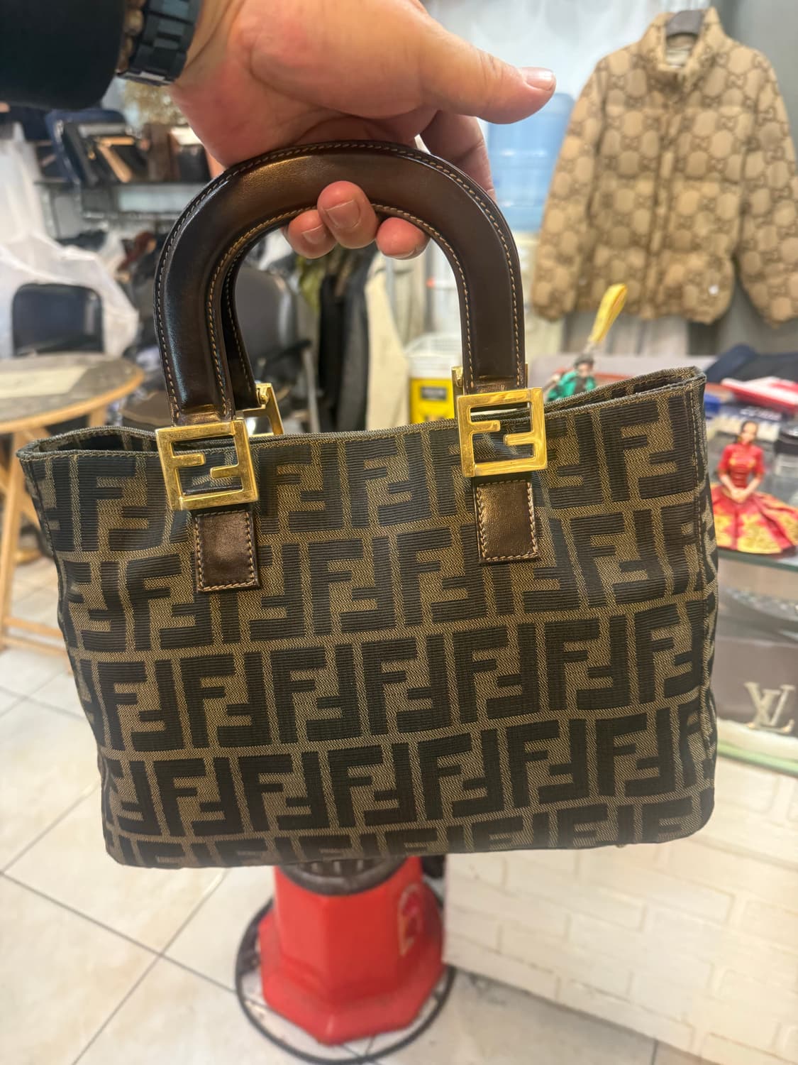 정품 펜디 주카 토트백 팝니다 상품이미지3