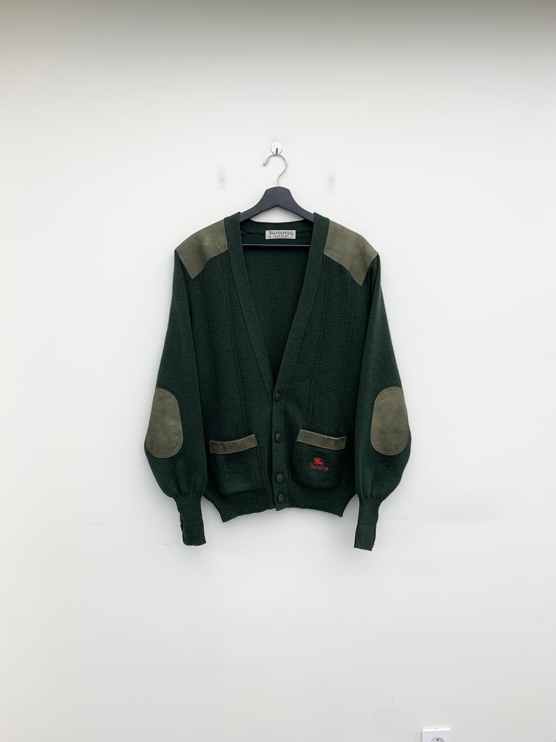 버버리 카키 그린 코만도 스웨이드 패치 가디건 상품이미지1
