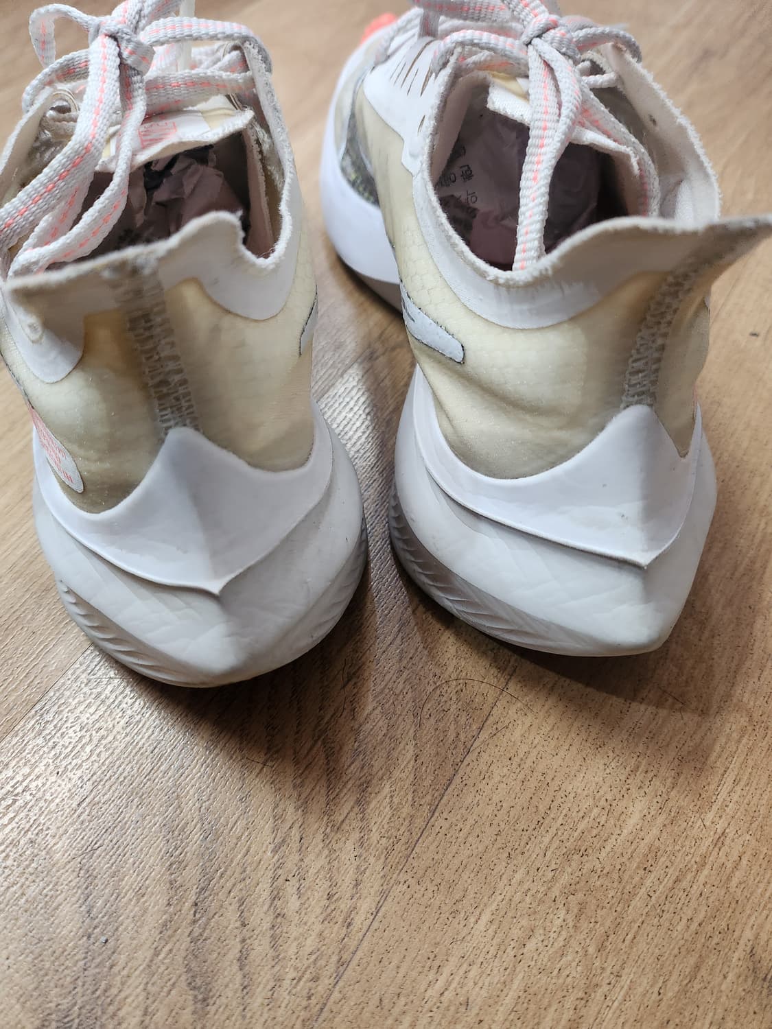 116) 나이키 NIKE 줌 그래비티 런닝화 여성용 235 상품이미지5