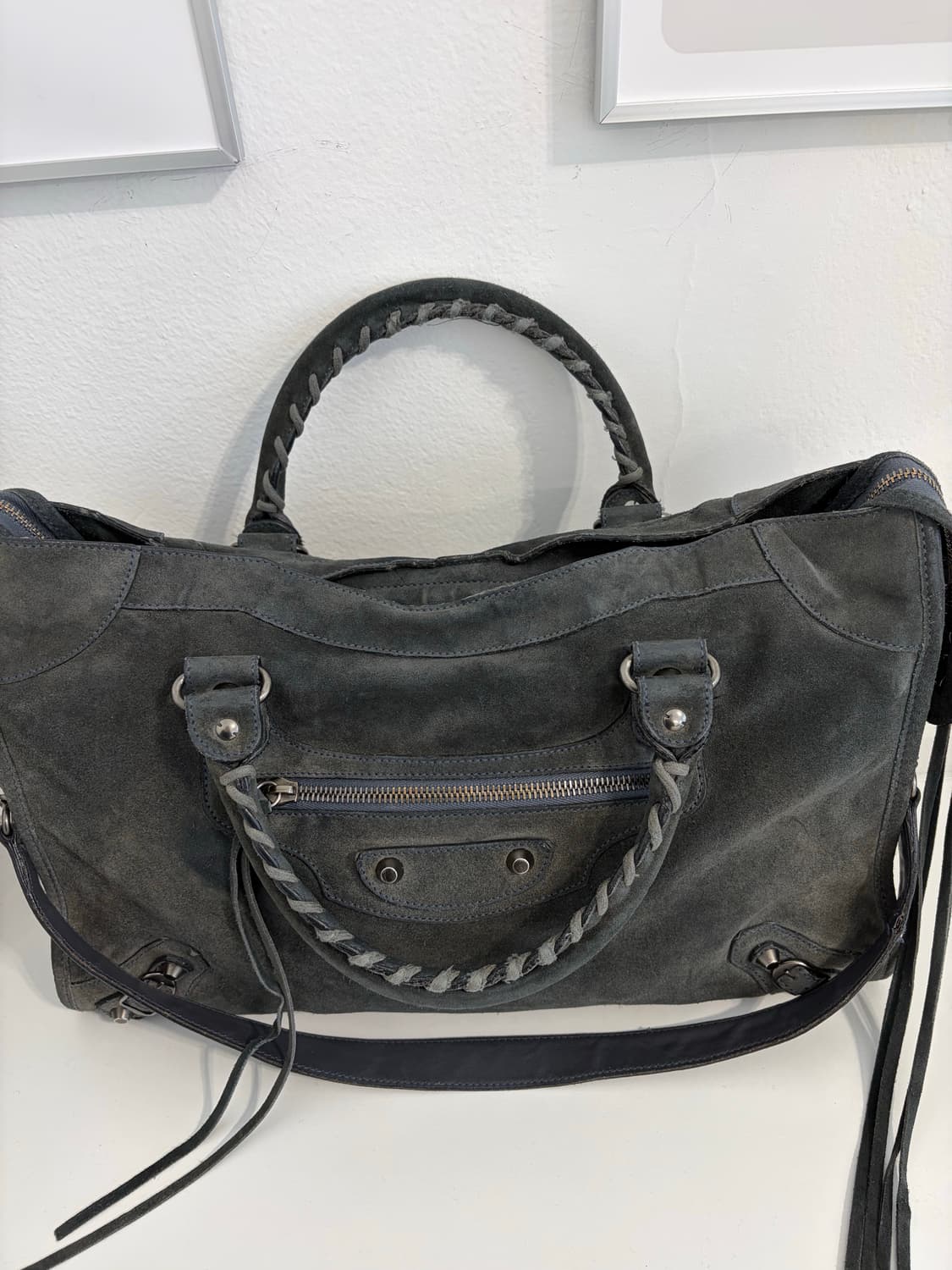 ❌거래중[A 정품] 발렌시아가 시티 모터백 미디움 스웨이드 그레이 상품이미지2