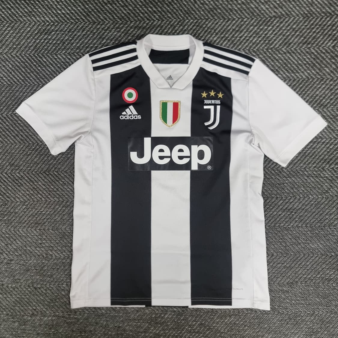 18-19시즌 유벤투스 홈 유니폼 #10 디발라 상품이미지2