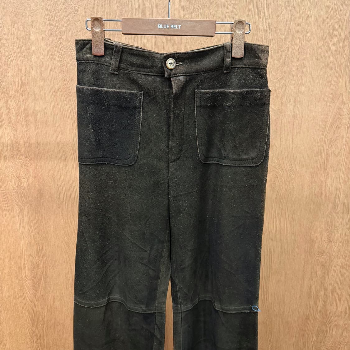 A.P.C. 가죽 팬츠 프론트 빅 포켓 디테일 스트레이트 핏 블랙 상품이미지4