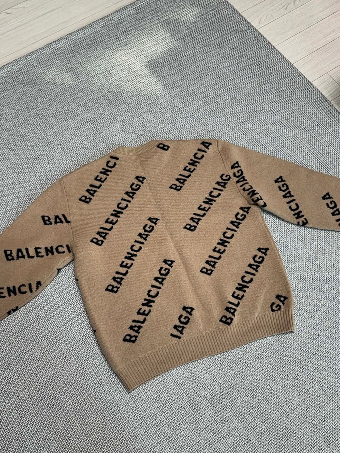 발렌시아가 멀티로고 니트 상품이미지3