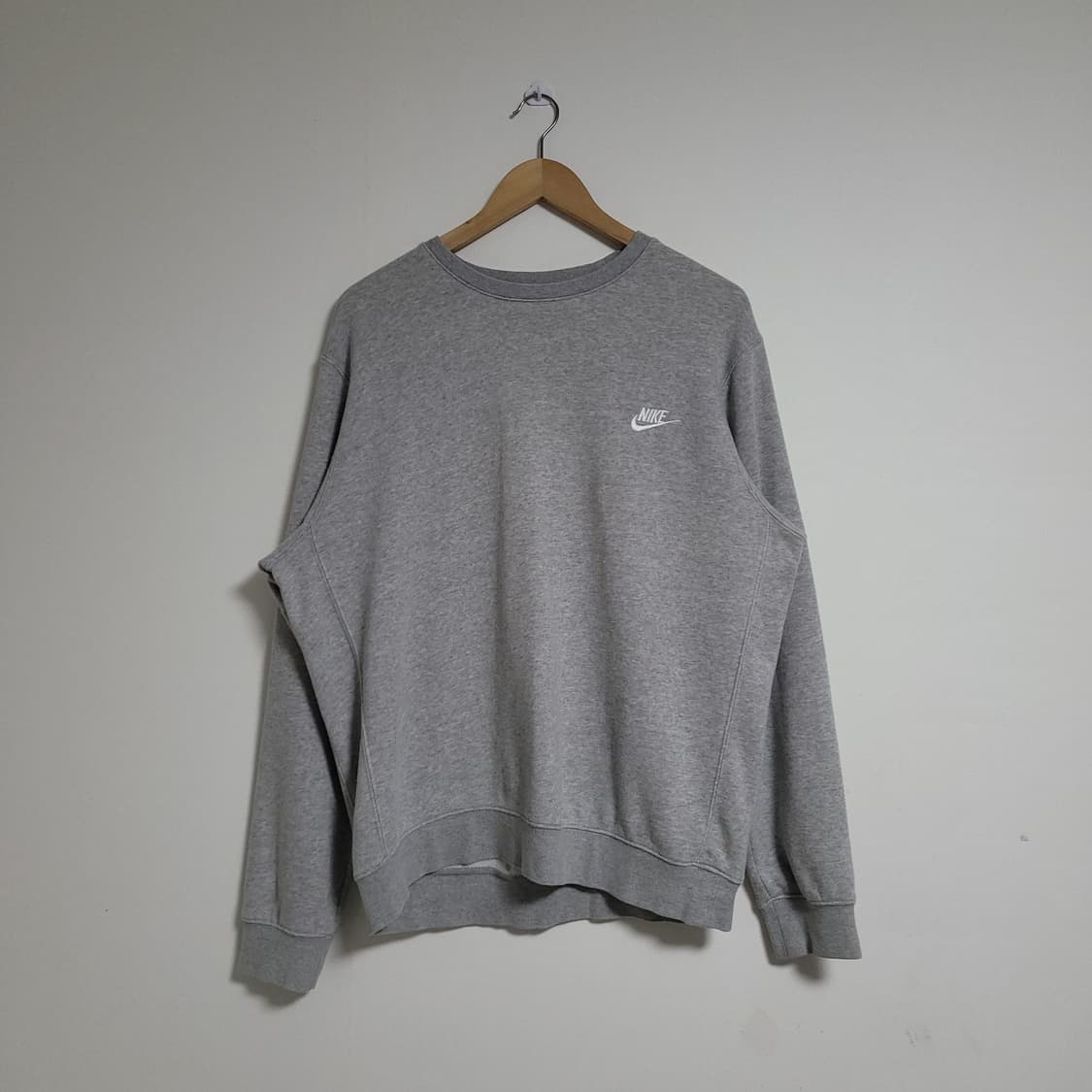 (L) NIKE 나이키 스우시 맨투맨 그레이 상품이미지1