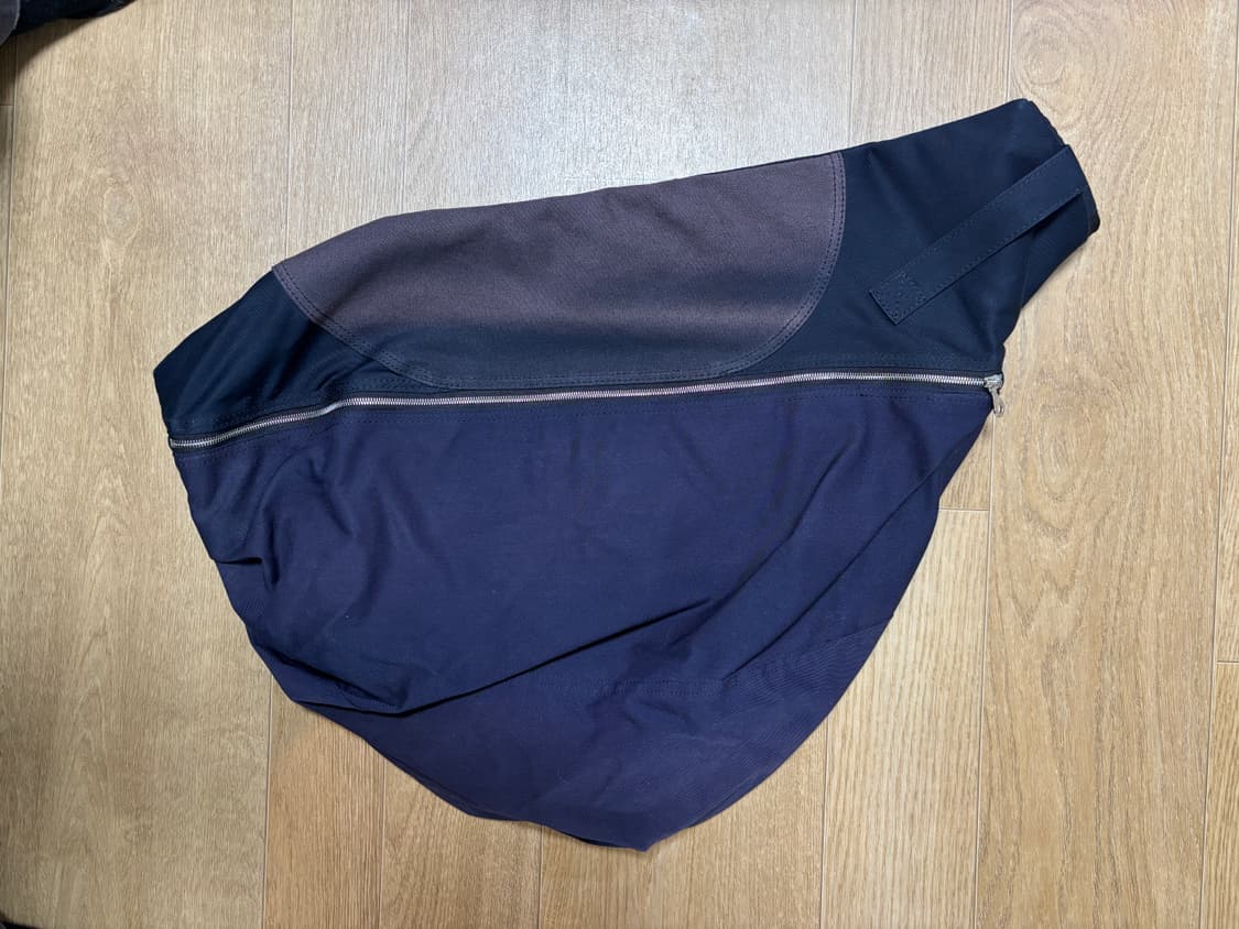 지용킴 선블리치 슬링백 Jiyongkim sling bag 상품이미지1