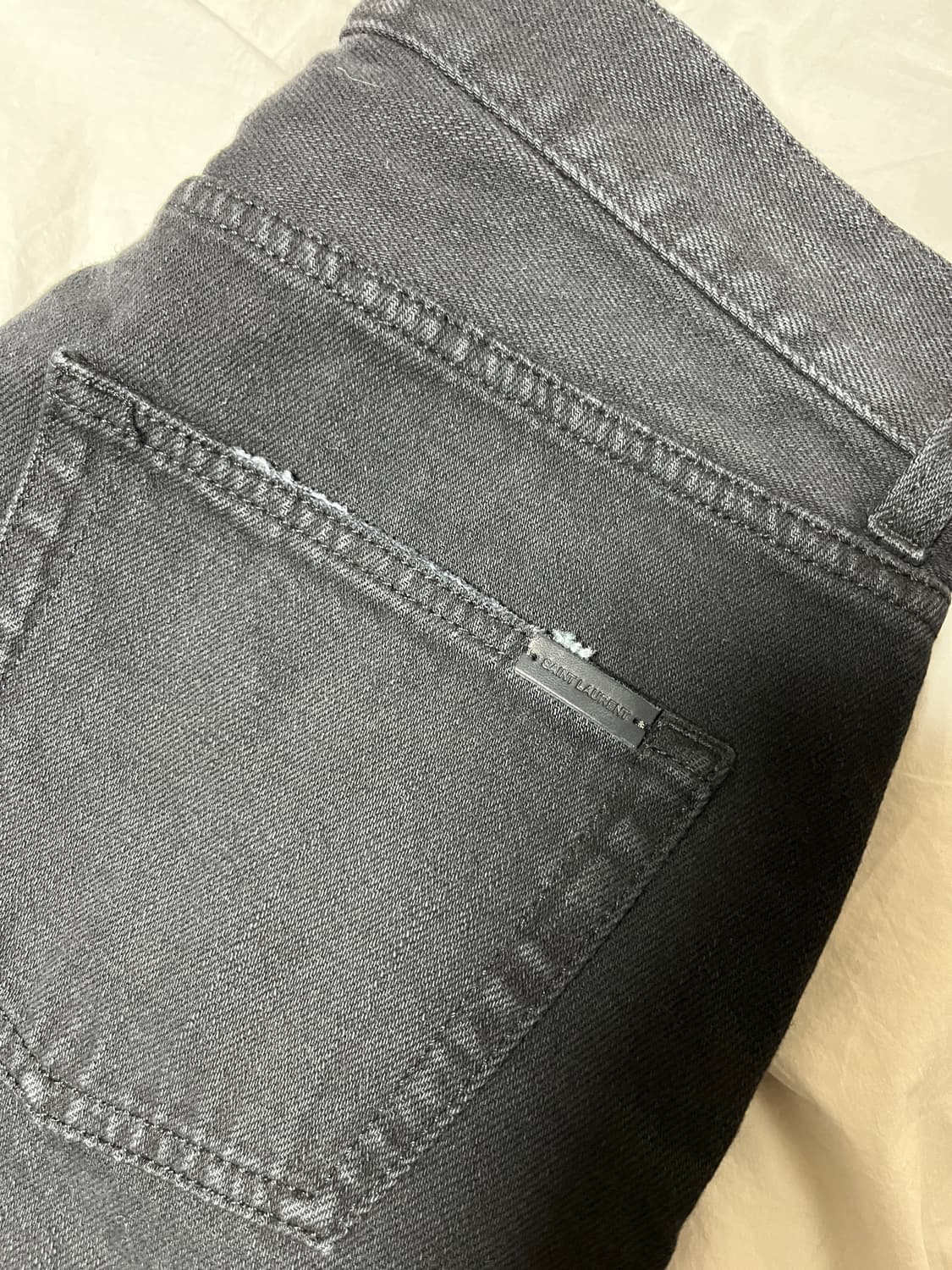 [31] 생로랑 블랙 스트레이트 데님 팬츠 상품이미지10