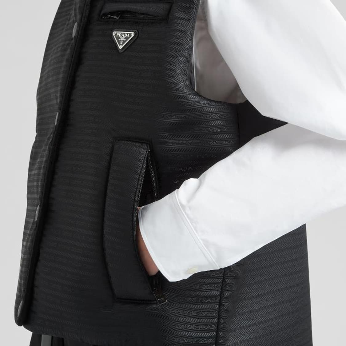 프라다 여자 패딩 리나일론 베스트 블랙 상품이미지4