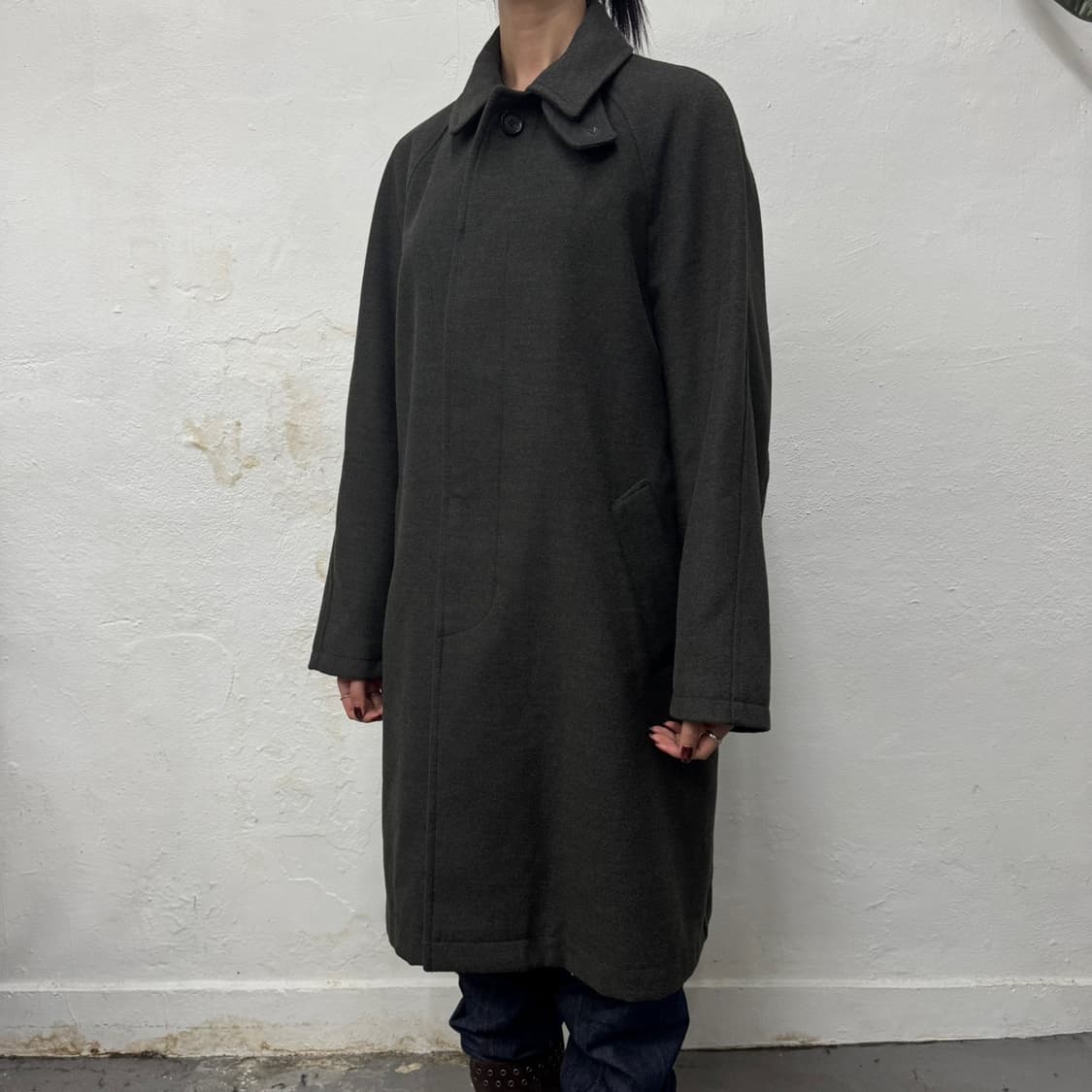 어반리서치 차콜컬러 폴리에스터 나일론 혼방 써머라이트 레글런 코트 상품이미지1