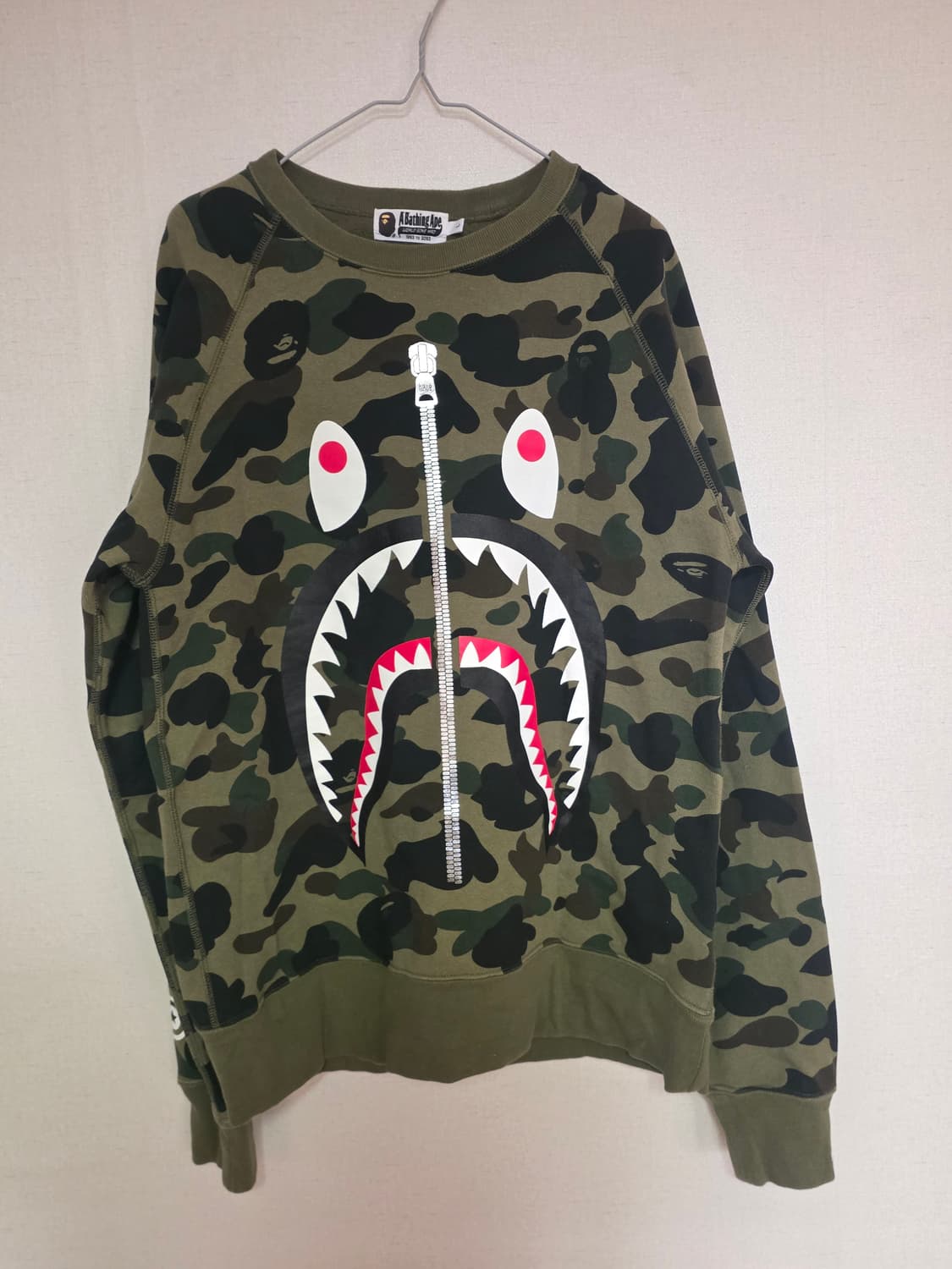 [L] 베이프 1ST 그린카모 샤크 맨투맨 상품이미지1