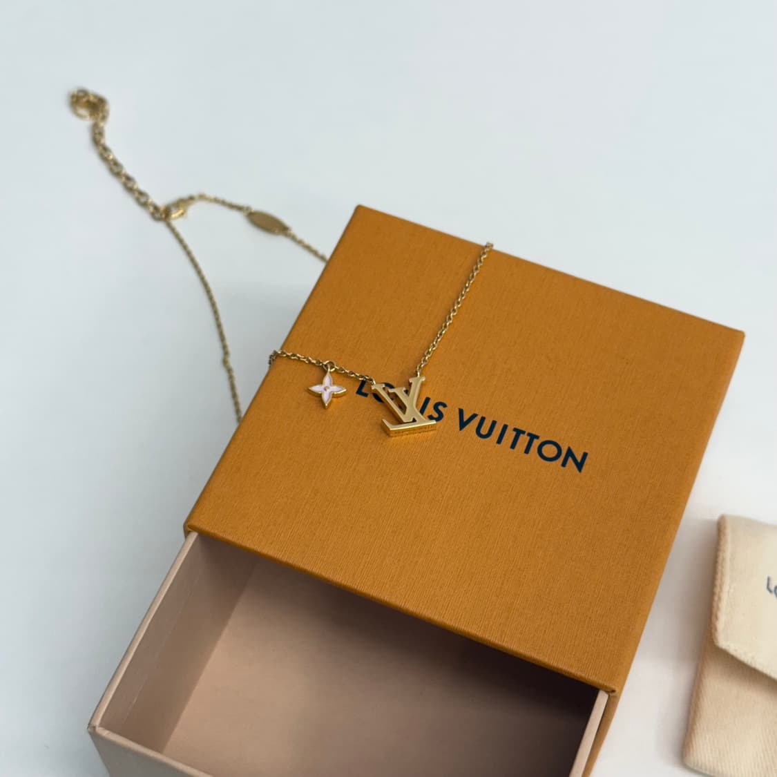 [1회 착용] 루이비통 에나멜 목걸이 상품이미지4