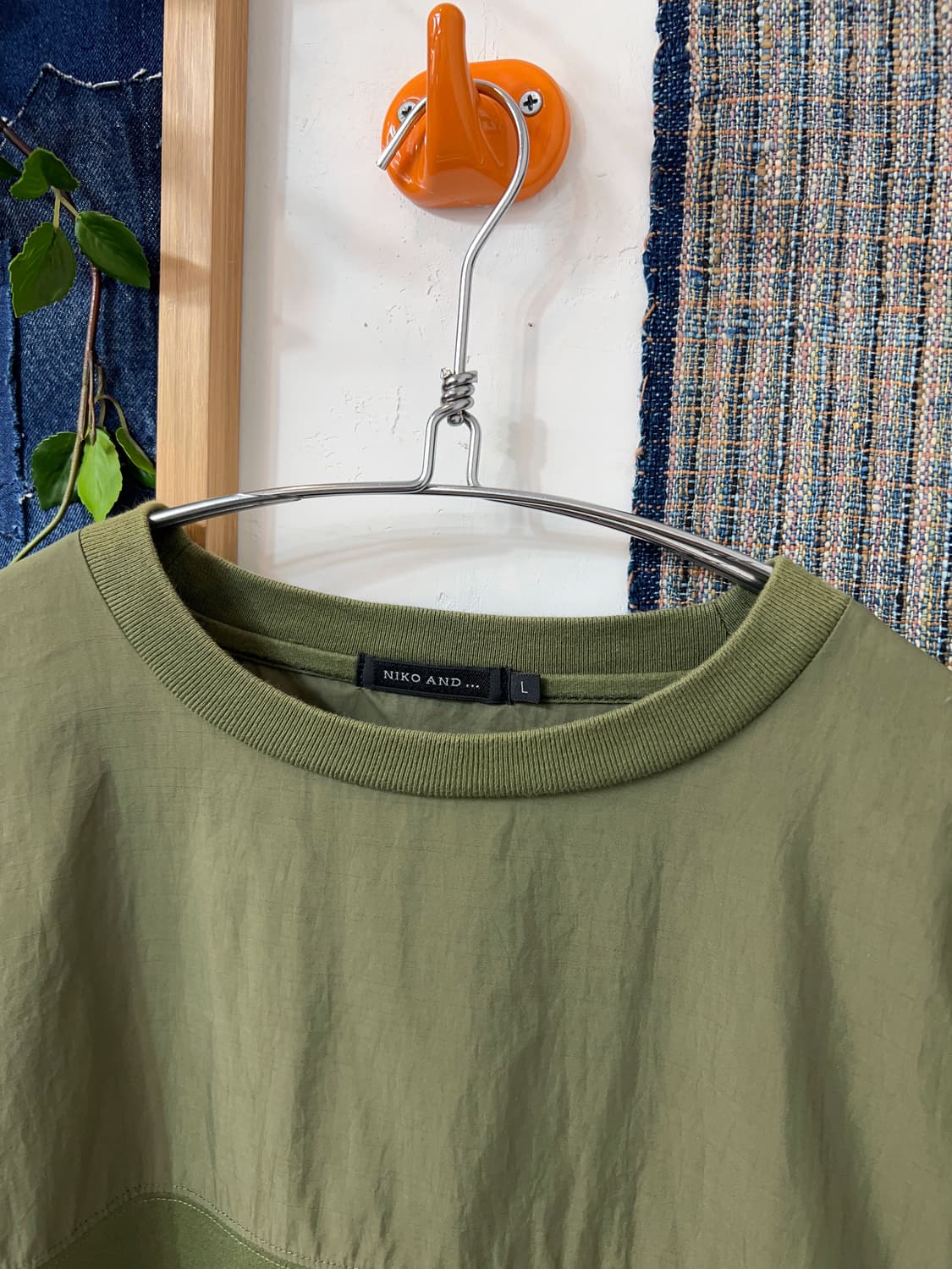 NIKO AND Two-Tone Incisional Sweatshirt 상품이미지6