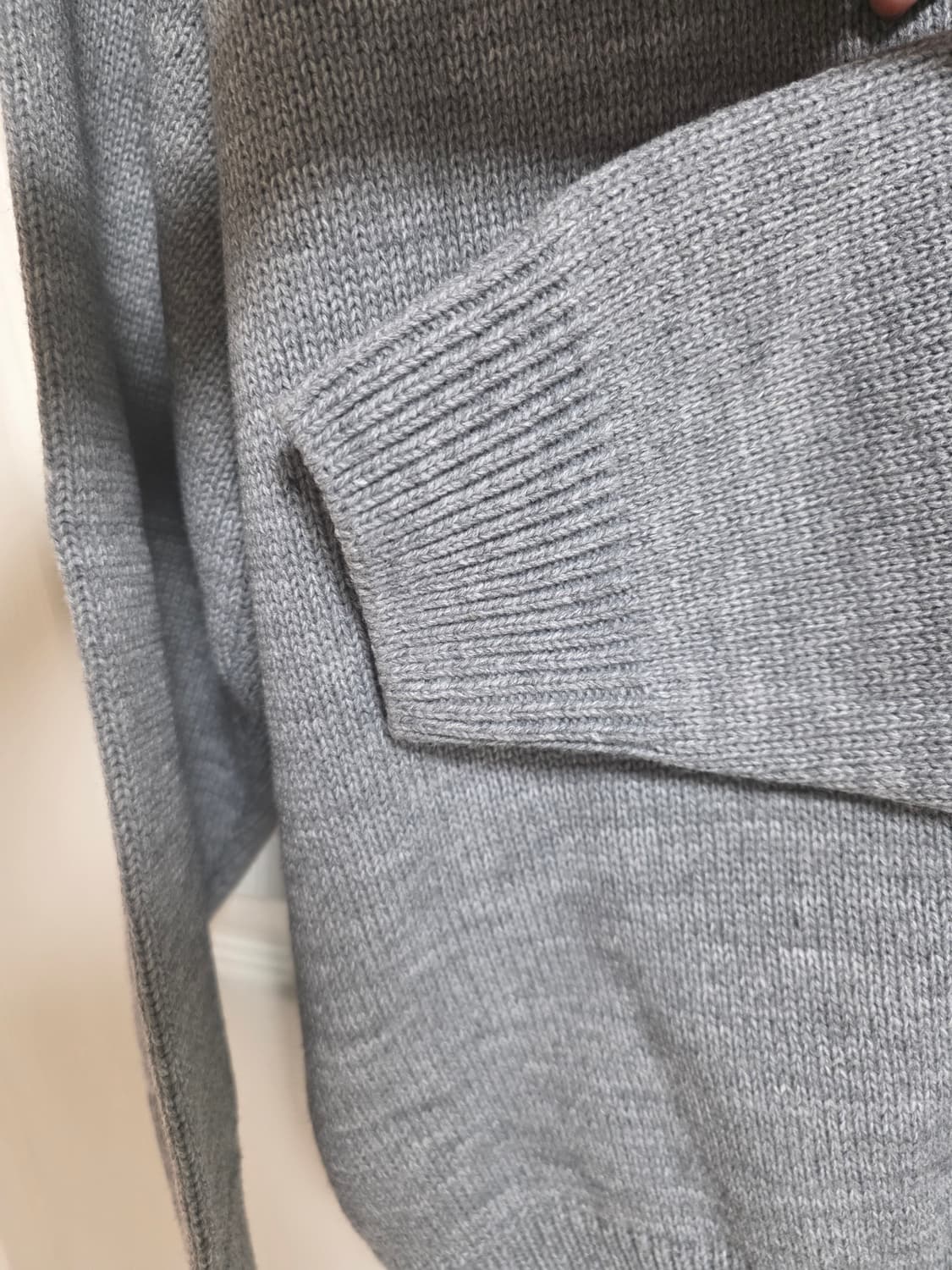 브이넥 아가일 니트 - 그레이 상품이미지4