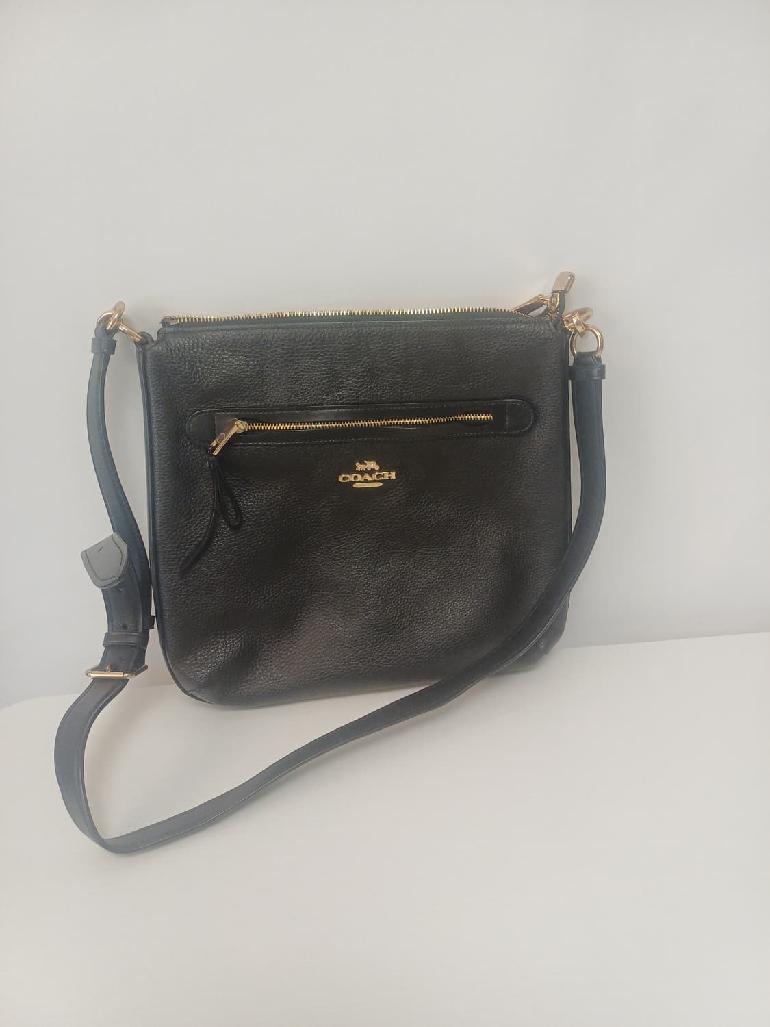 COACH 코치 에비 페블 레더 파일백 (Black)  상품이미지1