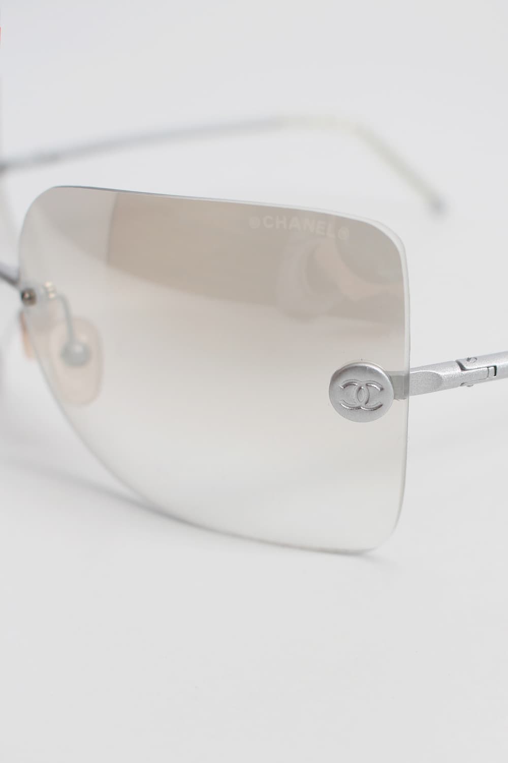 CHANEL Butterfly Sunglasses 상품이미지2