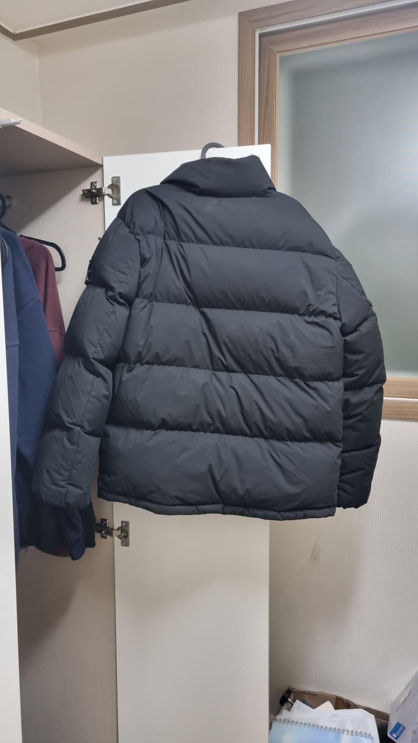 캘빈클라인 블랙 레귤러핏 카라 숏 다운 푸퍼 재킷 패딩 L J323229 상품이미지3