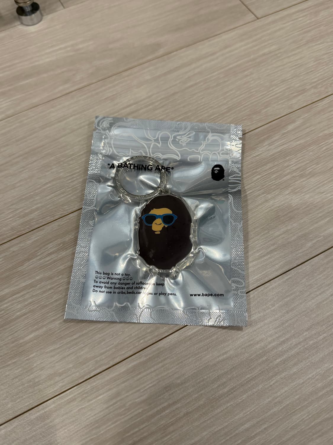 베이프 리조트 에이프 헤드 메탈 키링 키체인 브라운 상품이미지1