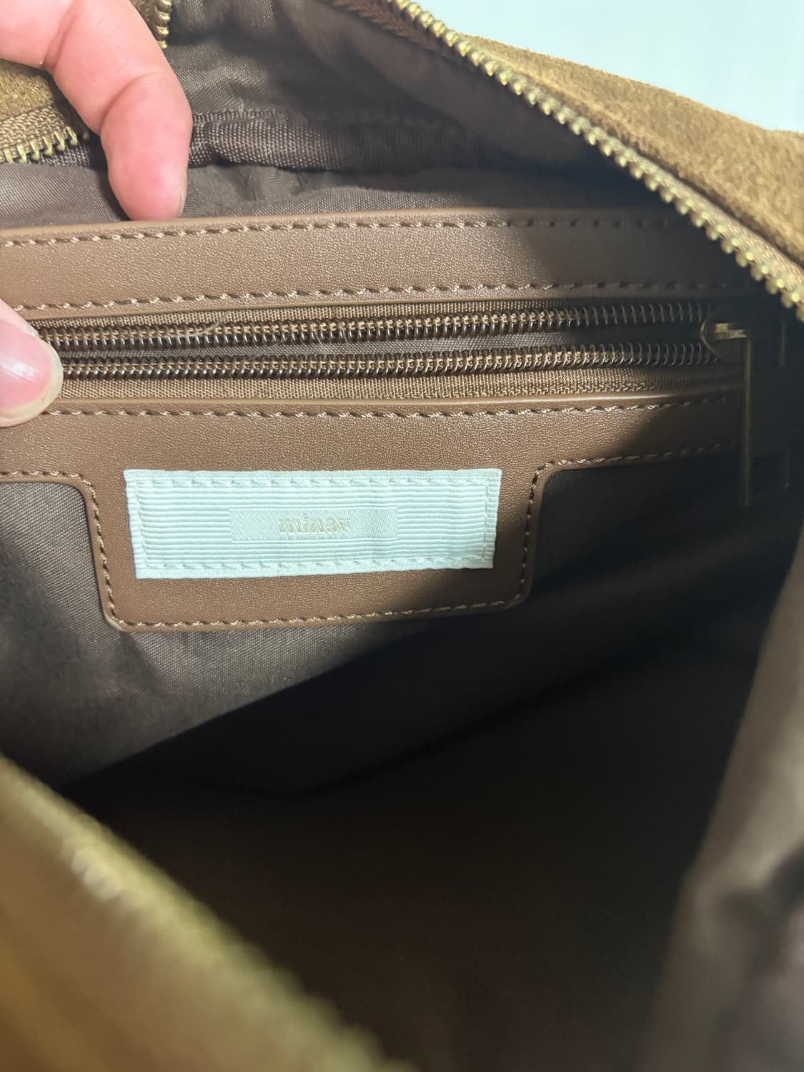 미나브  마가렛 스웨이드 크로스백 브라운 상품이미지5