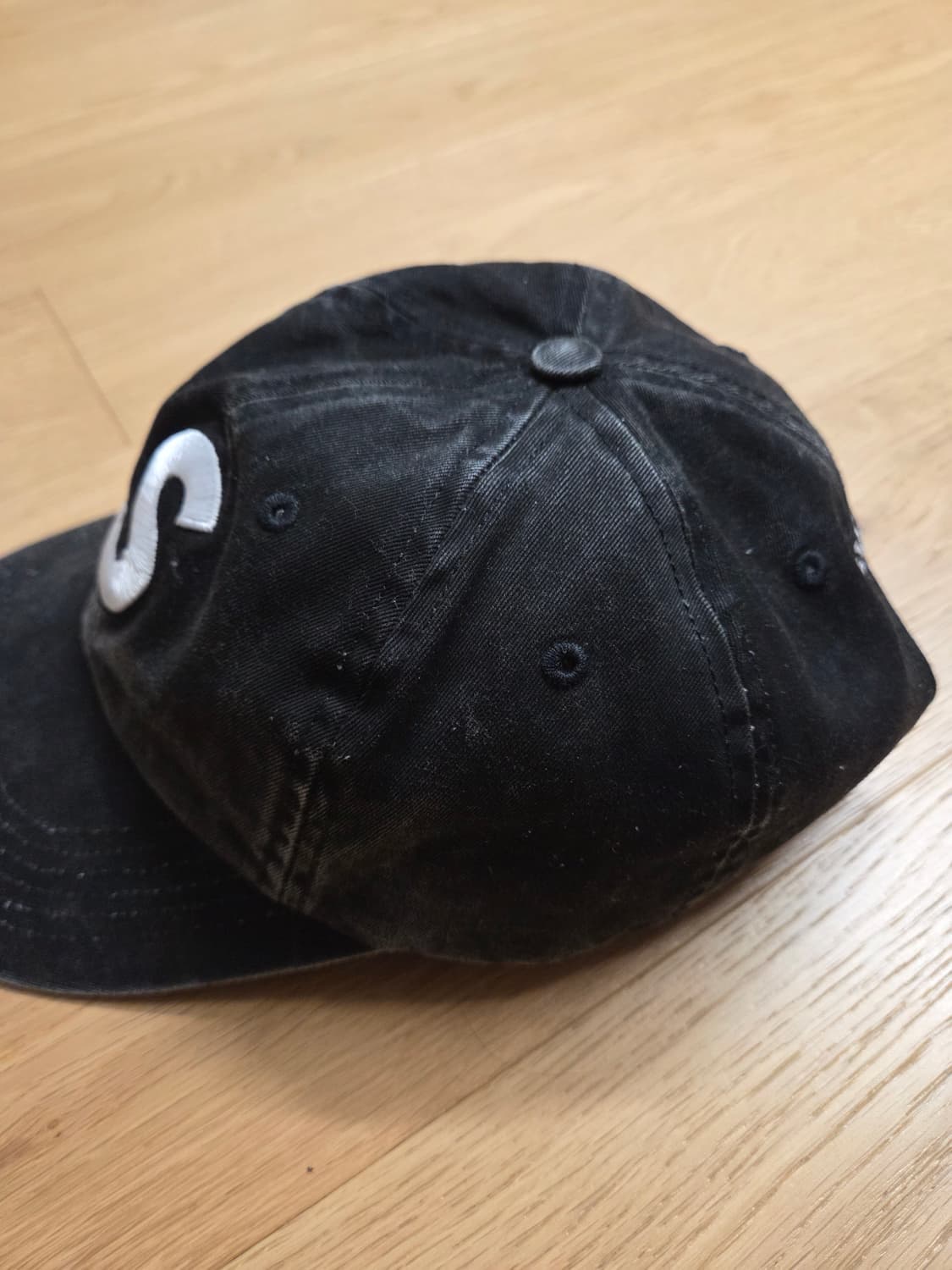 슈프림 피그먼트 코티드 S 로고 6-패널 블랙 - 25SS 상품이미지2