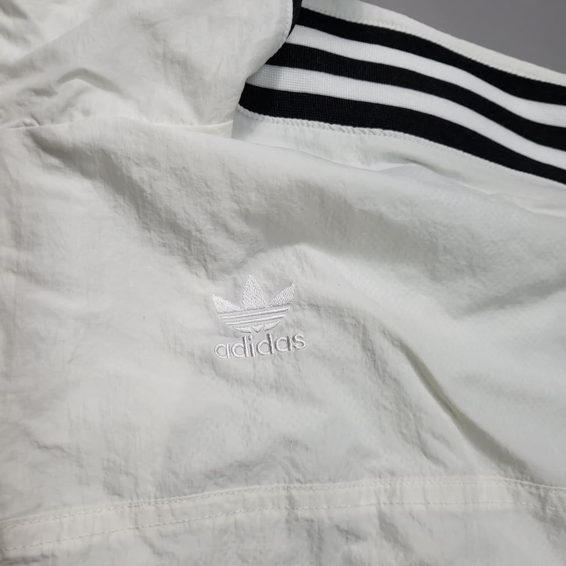 아디다스 빅로고 크롭 우븐 윈드브레이커 상품이미지7