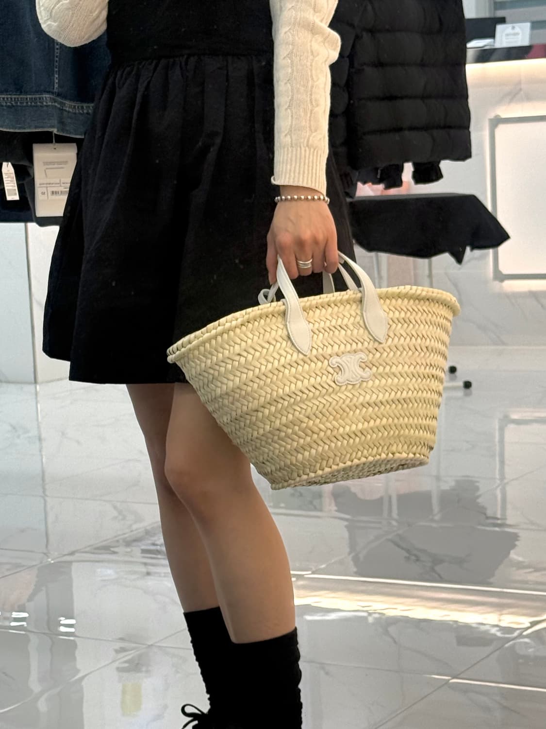 (새상품) 셀린느 틴 트리옹프 파니에 팜 리프 카프스킨 화이트 상품이미지1