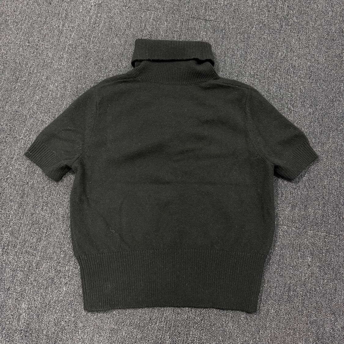 디젤 컷아웃 로고 터틀넥 니트 반팔 상품이미지6