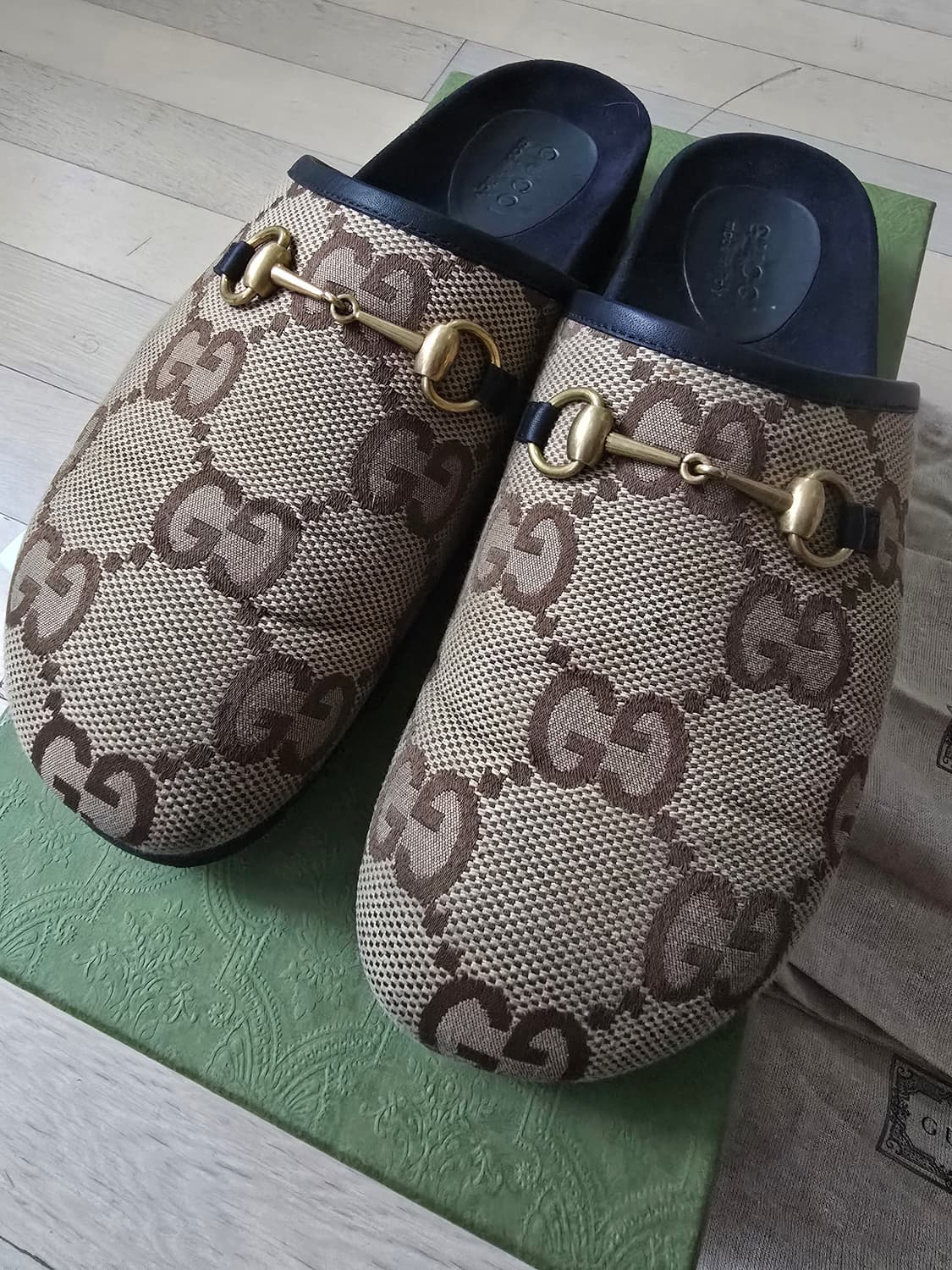 구찌 남성맥시 gg슬립온  2023 F/W693281 상품이미지3