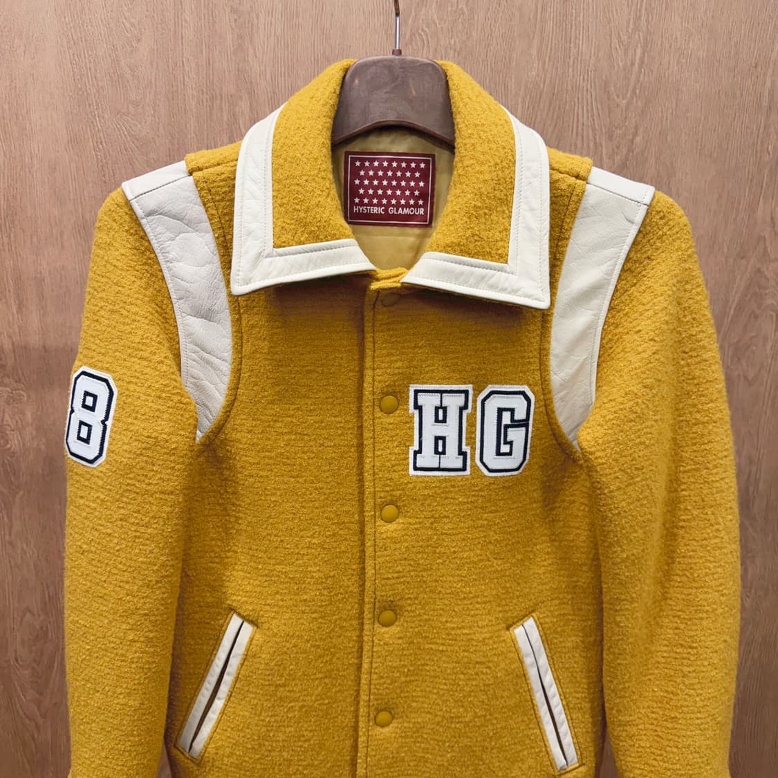 히스테릭글래머 울 바시티 자켓 레더 배색 숄더 로고 와펜 디테일 머스타드 상품이미지4