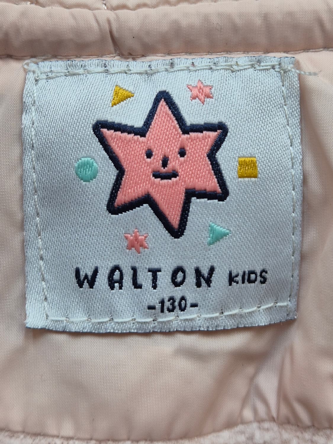 월튼키즈 여아용 퀼팅 패딩 점퍼 130사이즈입니다. 은은한 핑크색에 퀼팅 상품이미지3