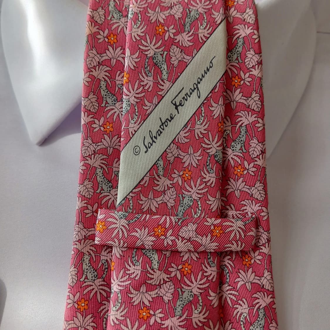 살바토레 페라가모 실크 핑크 넥타이 8.7cm A등급 A18856
 상품이미지3