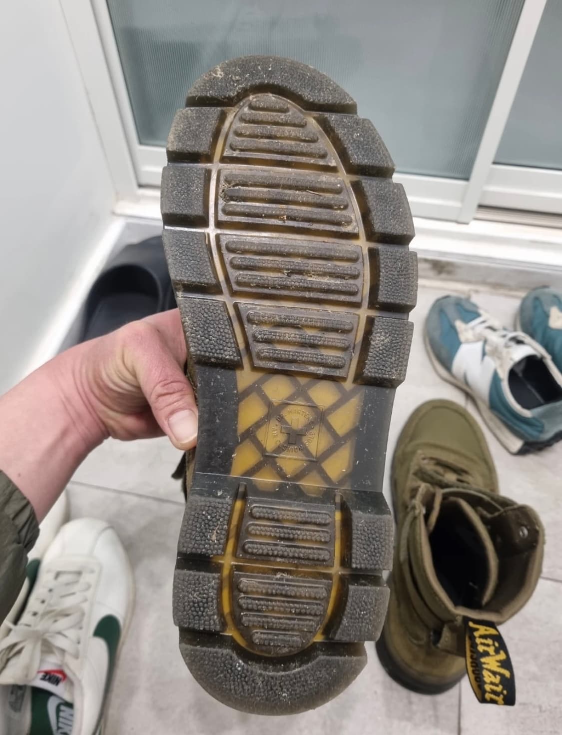 닥터마틴 컴뱃 워커 카키 상품이미지2