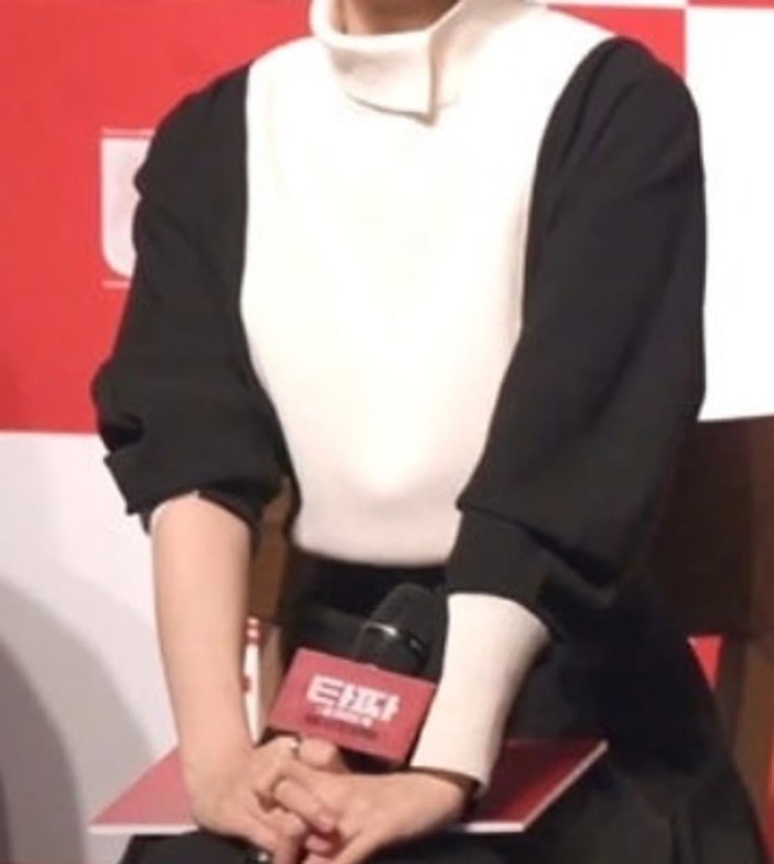 [시스템] 19FW 백 플리츠 니트 원피스 (SY1J9WDR621W) 상품이미지6