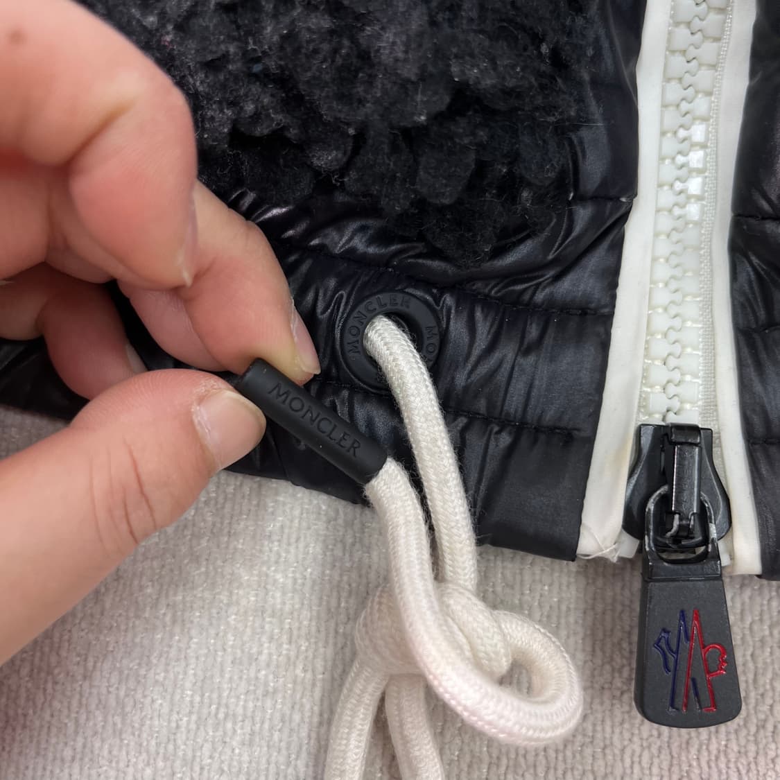 W100 몽클레어 25FW 패딩 베스트  상품이미지7